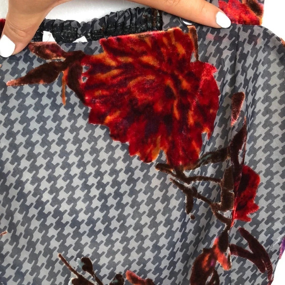 Sage The Label New Women’s Small Gray Rust Print Crop Top - Picture 4 of 11